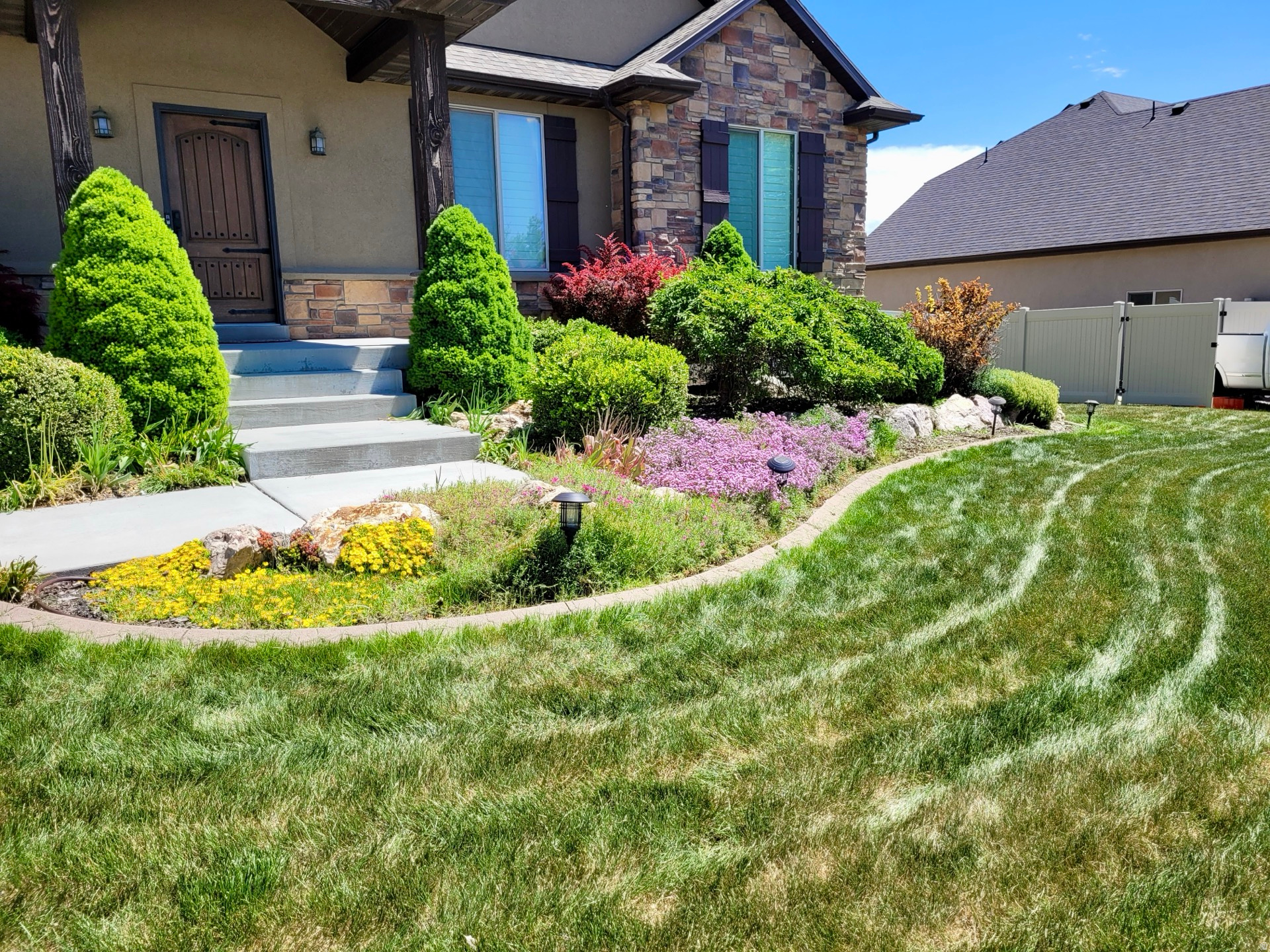 COUNTRY FIELDS - Residential