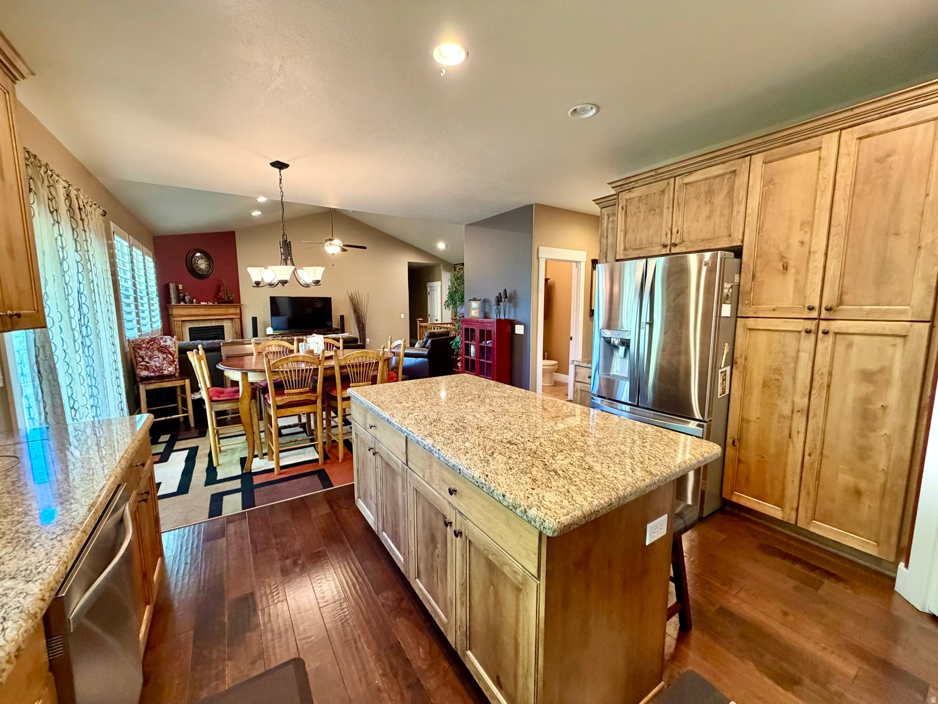 COUNTRY FIELDS - Residential