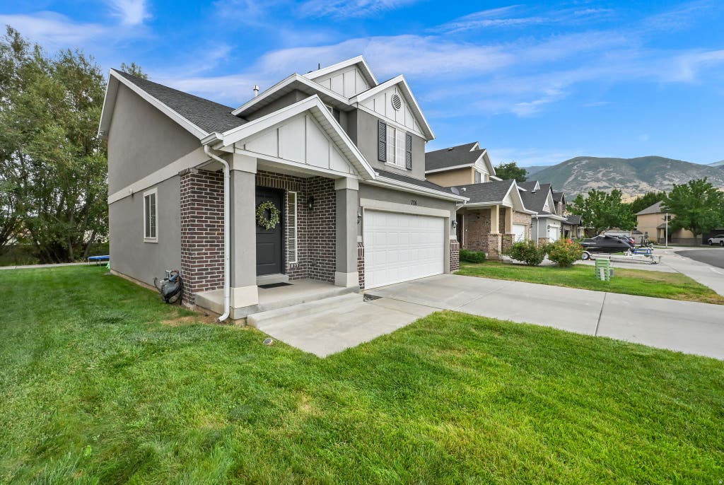 Photo of 706 W 1045 N, Centerville, UT 84014 (MLS # 2178610)