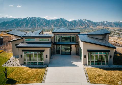 Photo of 14171 S SUMMIT TOP LN, Herriman, UT 84096 (MLS # 2083204)