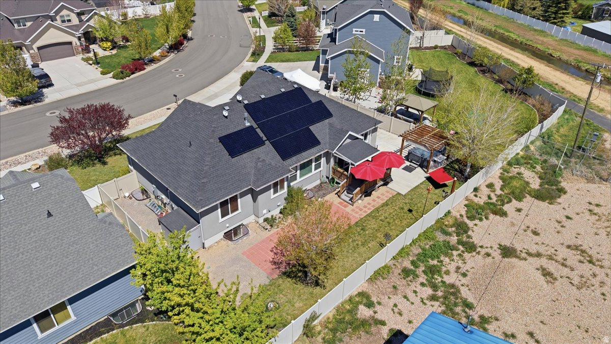 ASPEN POINTE - Residential