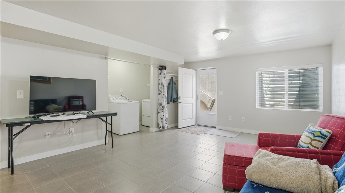 ASPEN POINTE - Residential