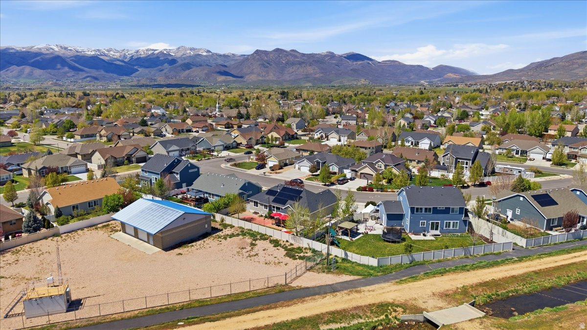 ASPEN POINTE - Residential