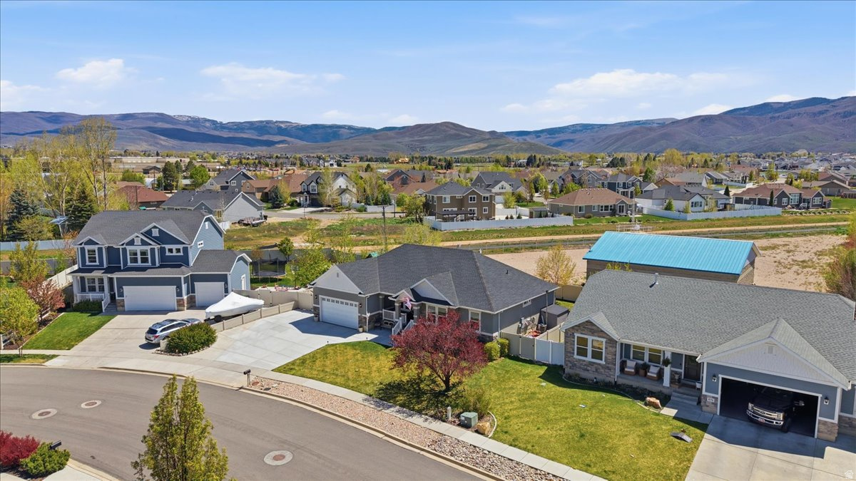 ASPEN POINTE - Residential