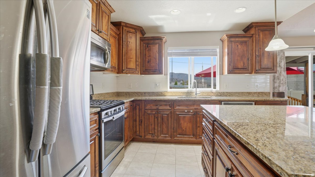 ASPEN POINTE - Residential