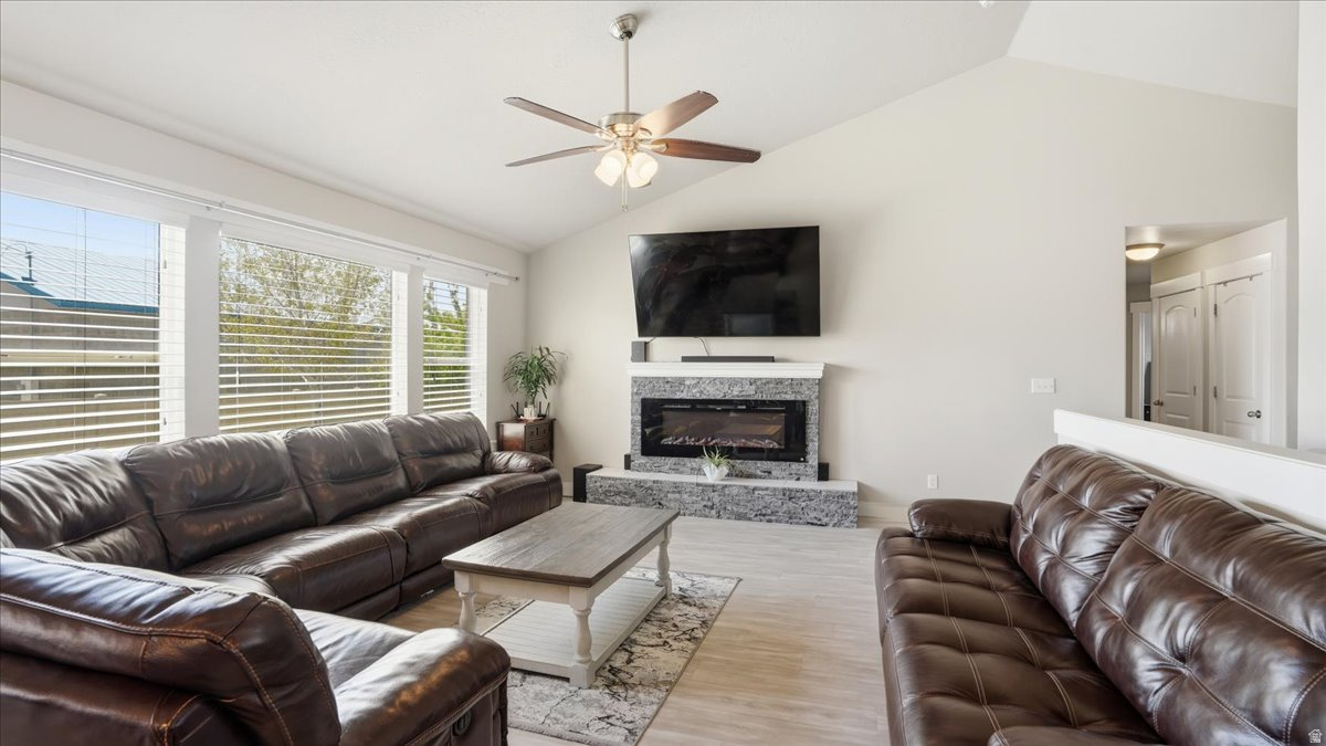 ASPEN POINTE - Residential