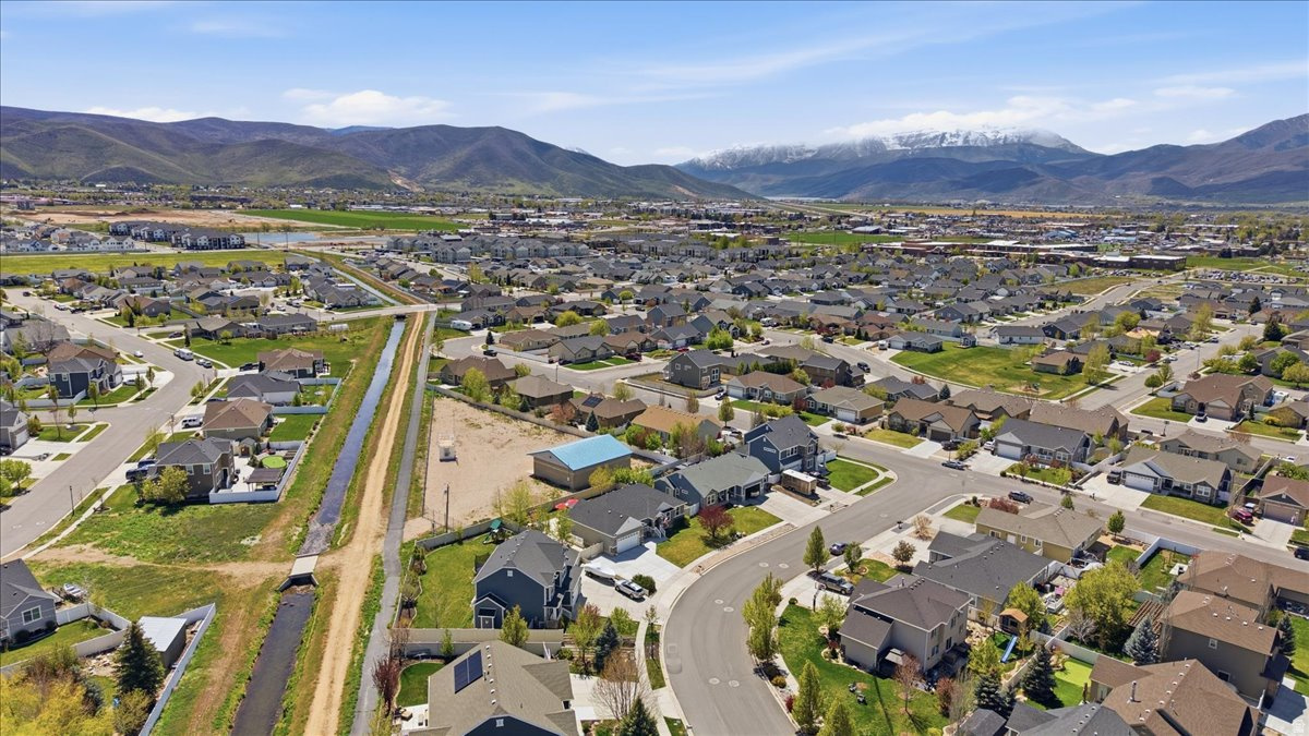 ASPEN POINTE - Residential