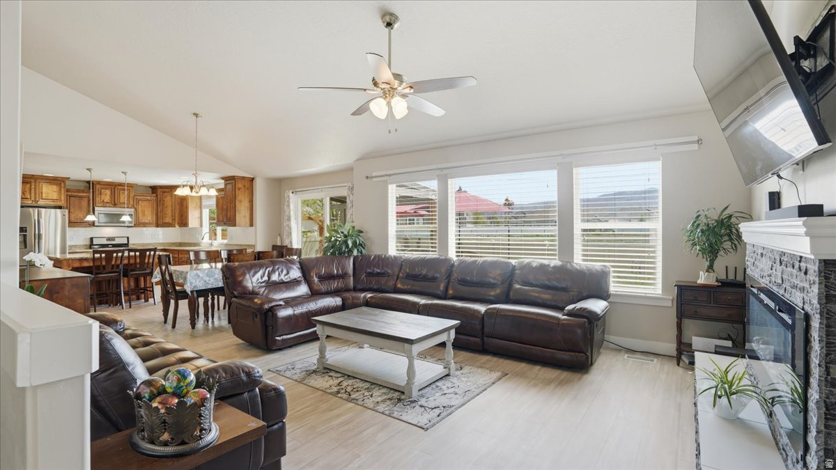 ASPEN POINTE - Residential