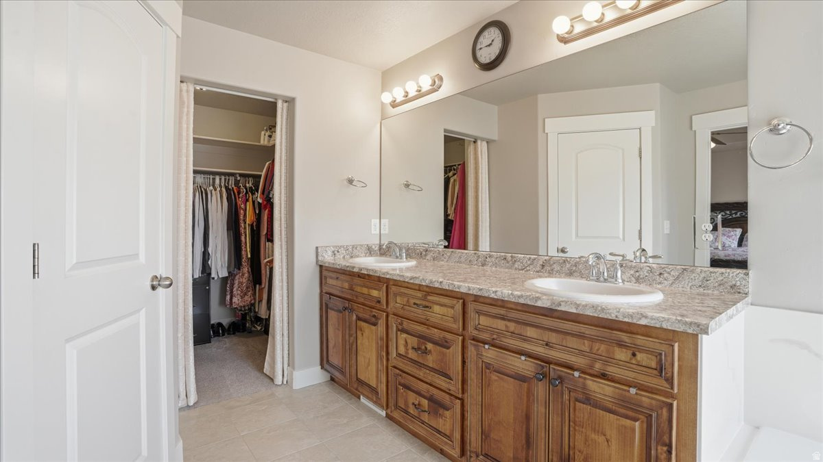 ASPEN POINTE - Residential