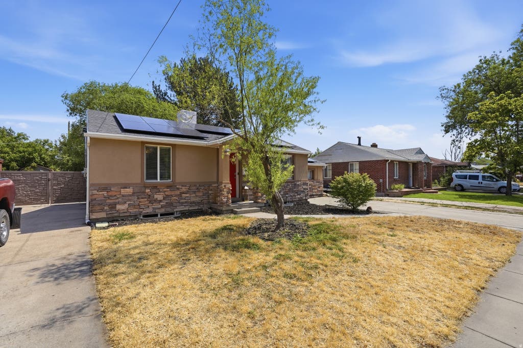 Photo of 1207 S MISSION RD W, Salt Lake City, UT 84104 (MLS # 2177057)