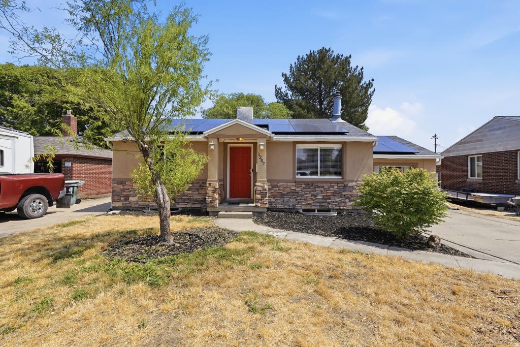 Photo of 1207 S MISSION RD W, Salt Lake City, UT 84104 (MLS # 2177057)