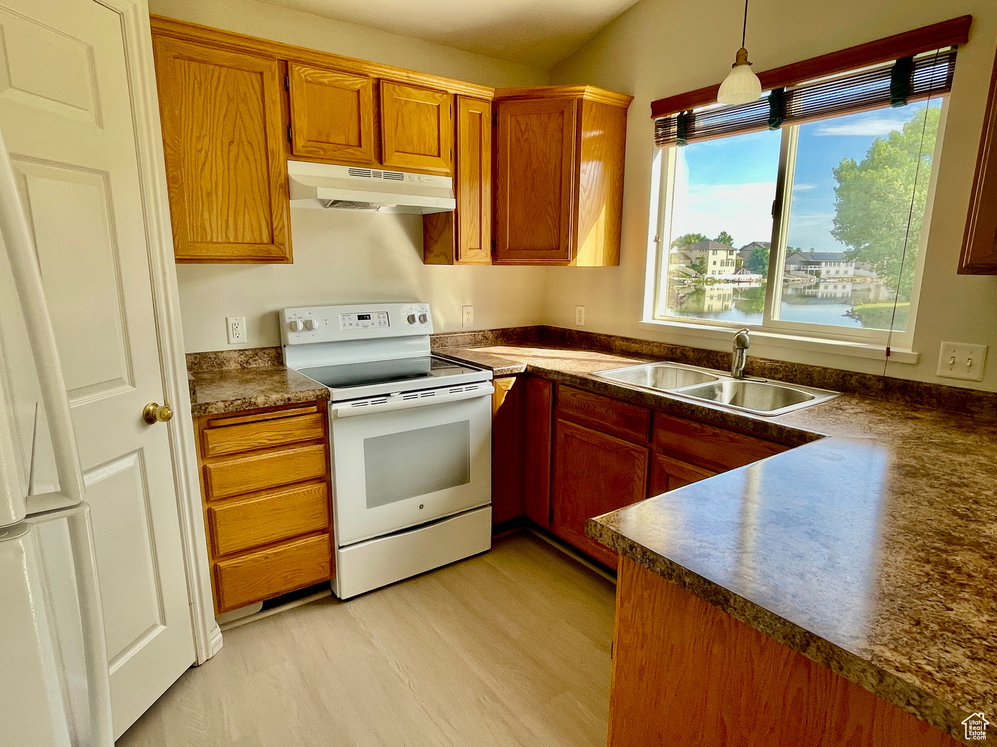 CAPTAINS ISLAND SUB - Residential Lease