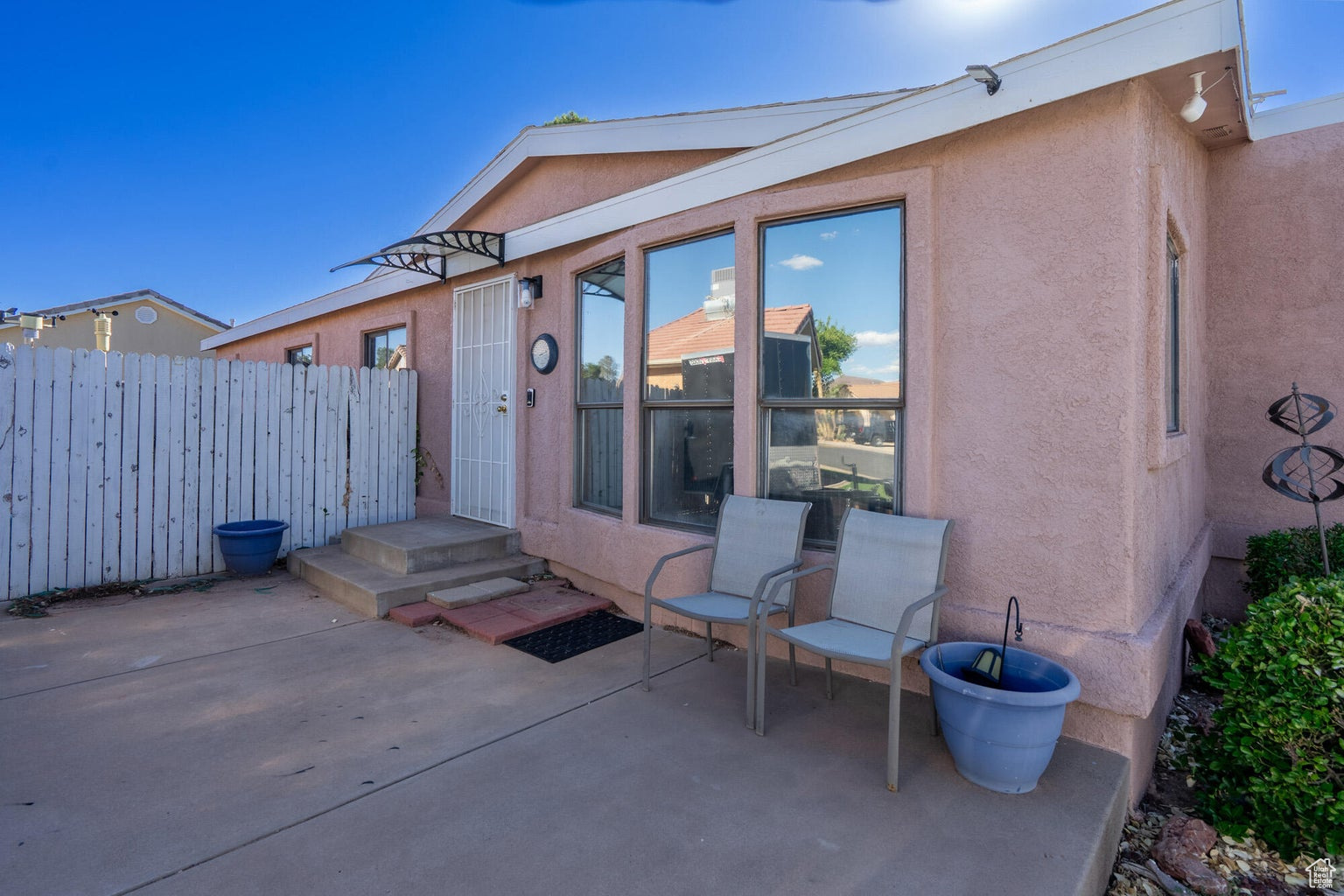Conveniently located starter home, second residence, investment property or retirement retreat. Single level living with 1248 sf, 3 bedrooms, 2 bathrooms, off-street parking for 4 vehicles, and an enclosed back yard for privacy and outdoor enjoyment. Easy access to outdoor & recreational activites, including Zion Nat'l Park (25 mintues), Sand Hollow State Park (15 minutes), Quail Lake State Park (5 minutes) and local golf courses like Grandpa's Pond Disc Golf Course (5 minutes) & Sky Mountain Golf course(15 minutes). Additionally, its only 15 minutes from downtown St. George and less than 2 hrs from Las Vegas, and great access to grocery and shopping (5 minutes away). A community clubhouse & outdoor heated pool included!!