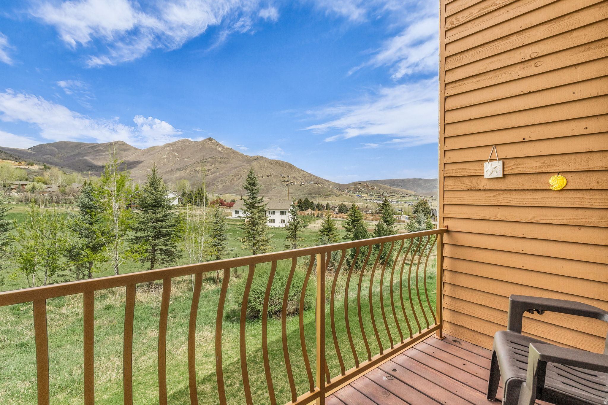 SWISS OAKS - Residential