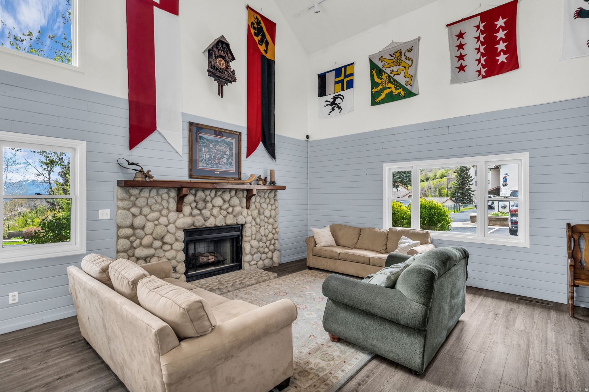 SWISS OAKS - Residential