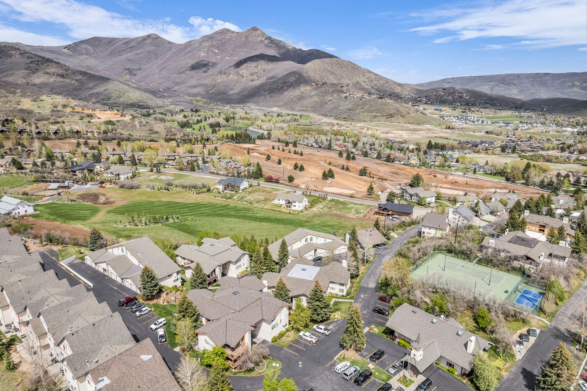 SWISS OAKS - Residential