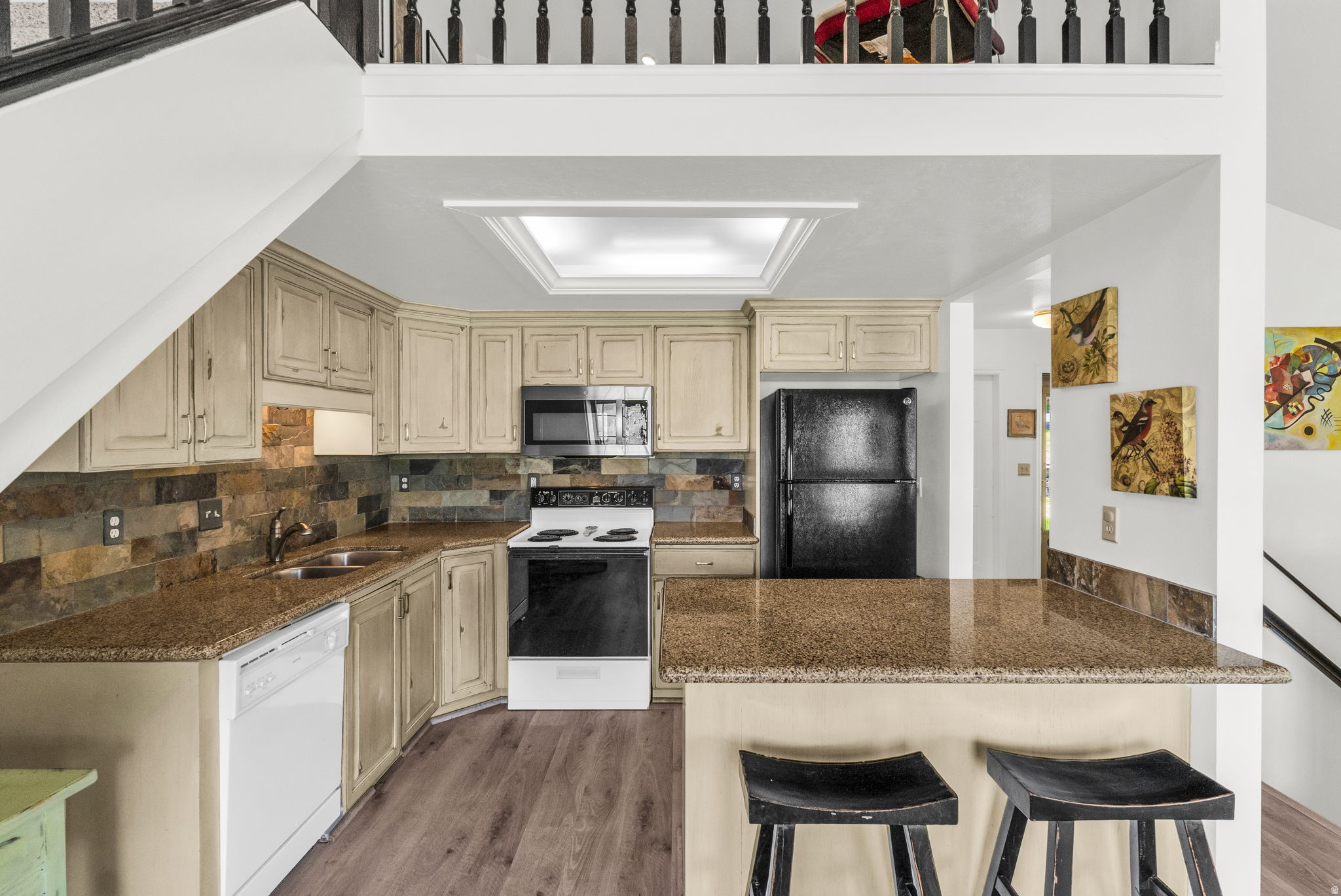 SWISS OAKS - Residential