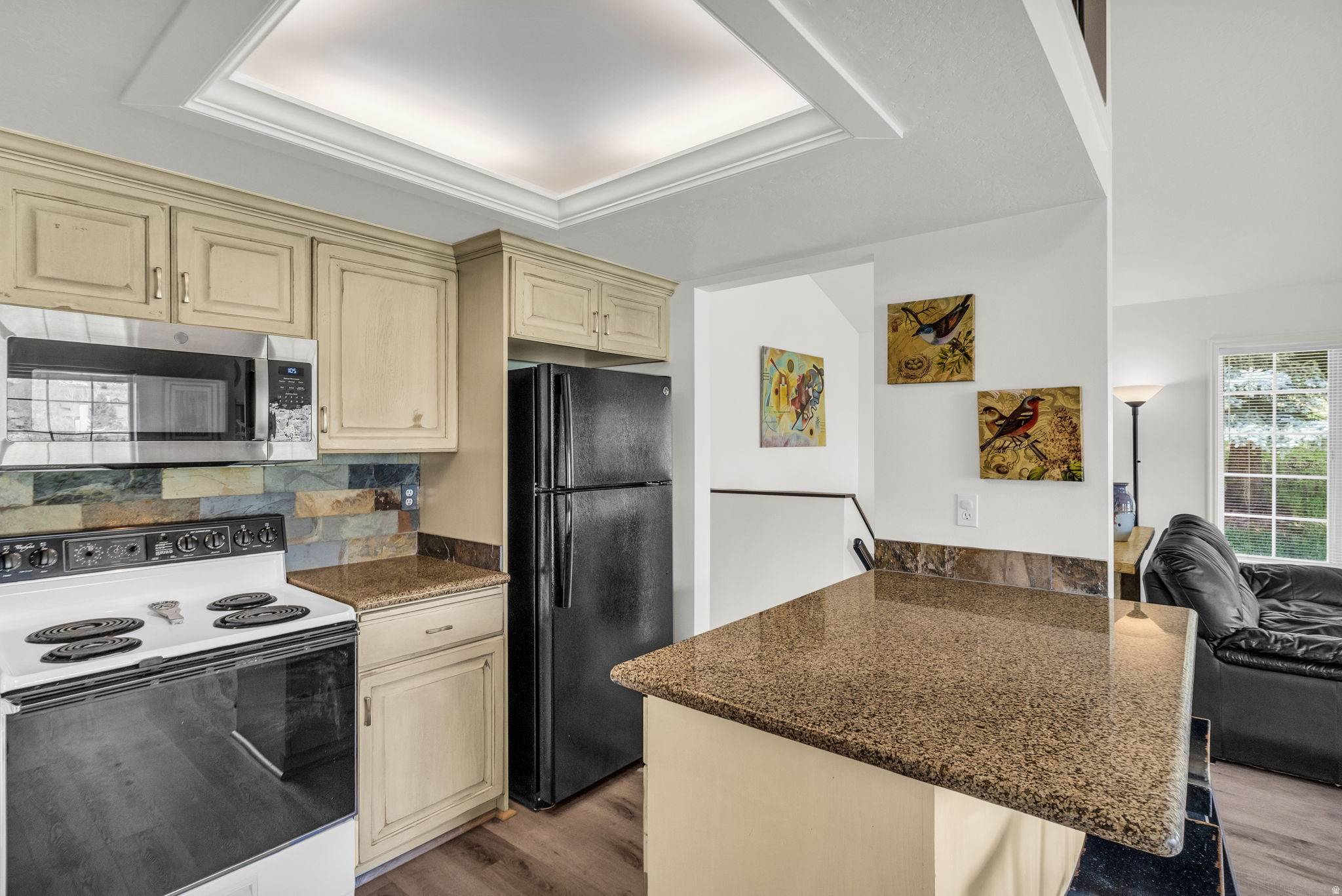 SWISS OAKS - Residential