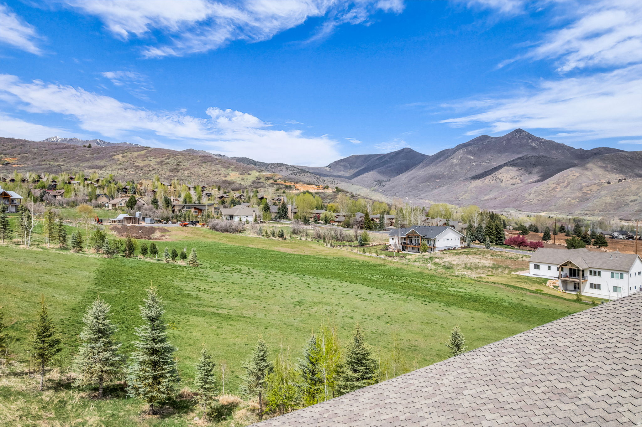 SWISS OAKS - Residential