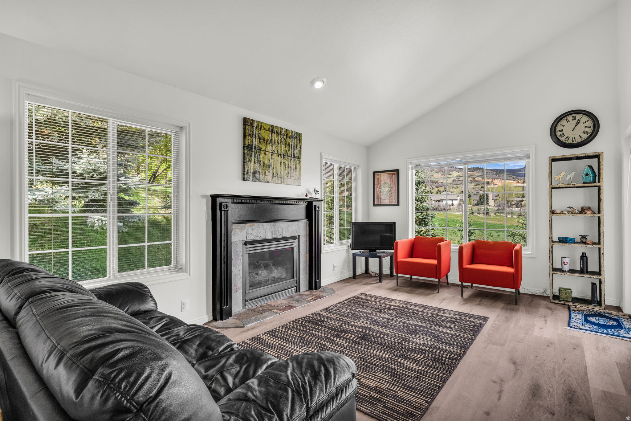 SWISS OAKS - Residential