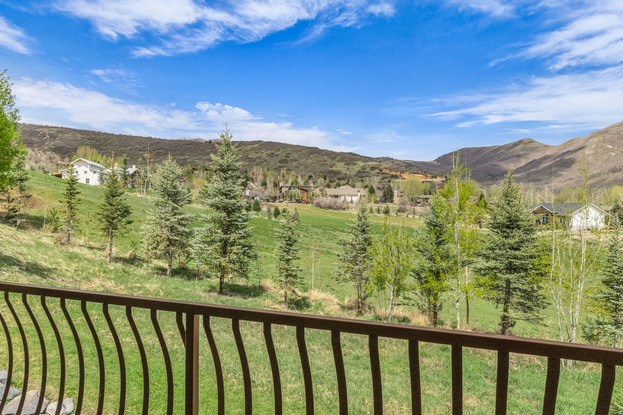 SWISS OAKS - Residential