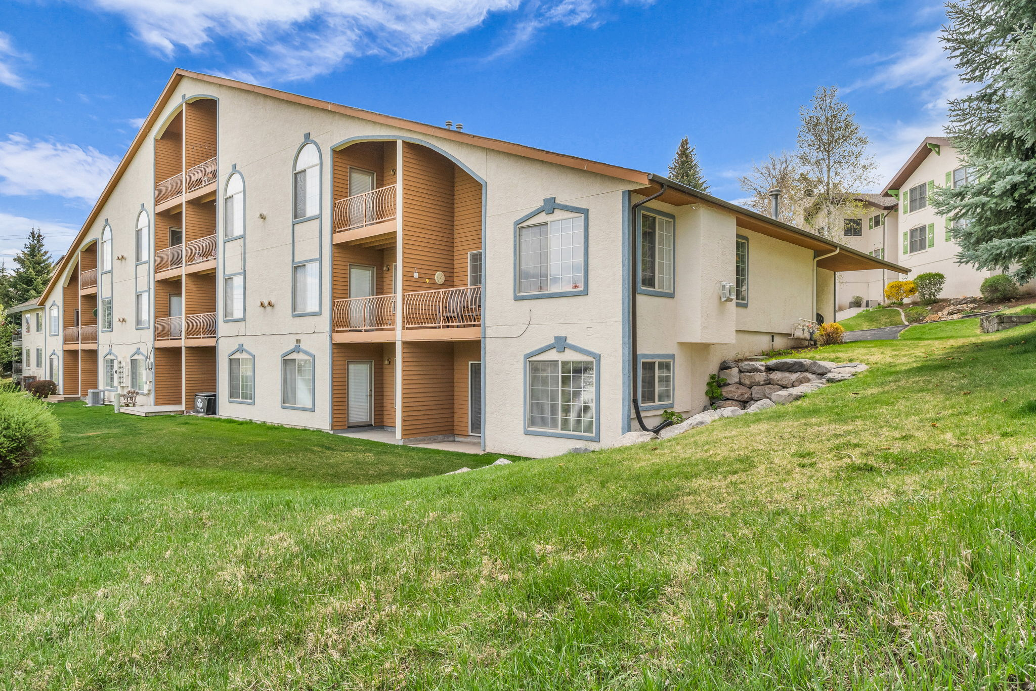 SWISS OAKS - Residential