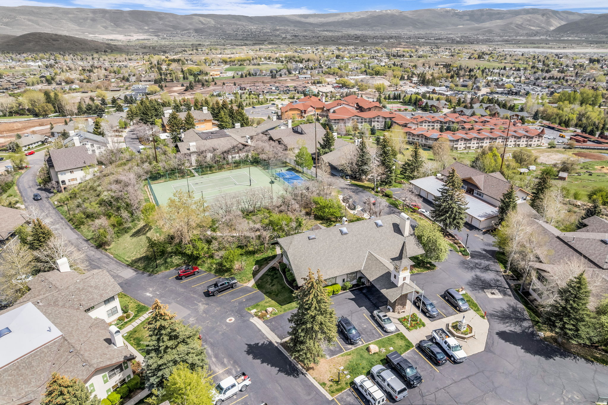 SWISS OAKS - Residential