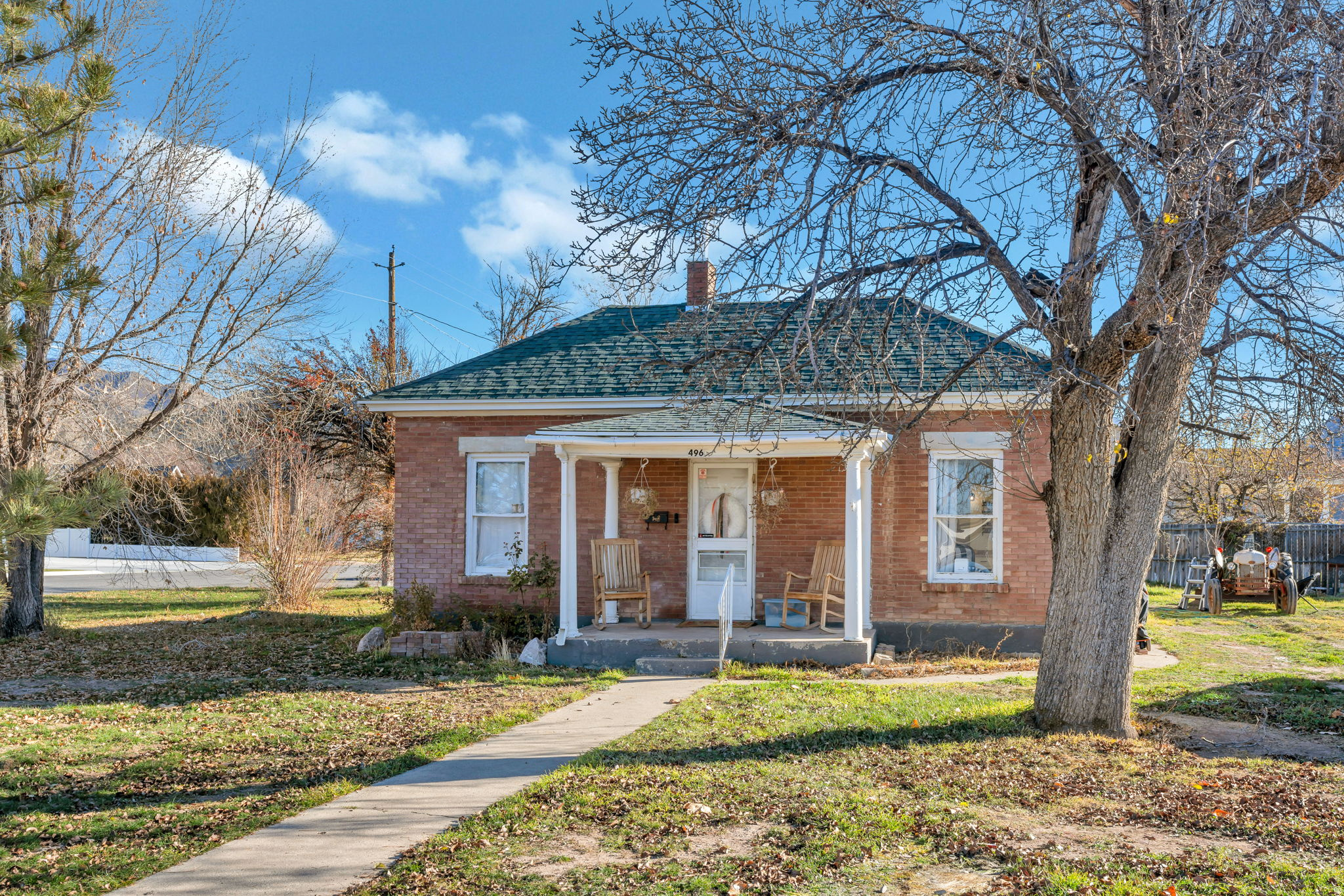 Main image without alt text