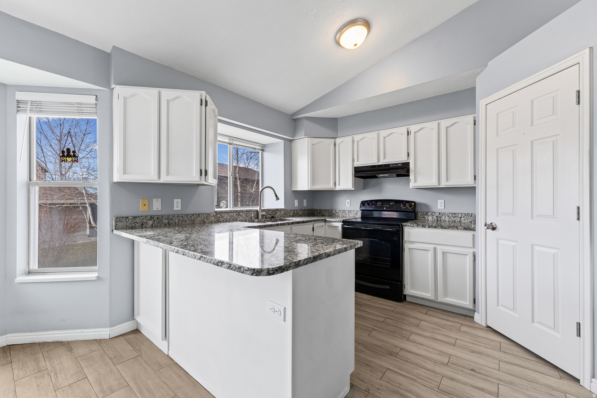 COUNTRY CLUB - Residential