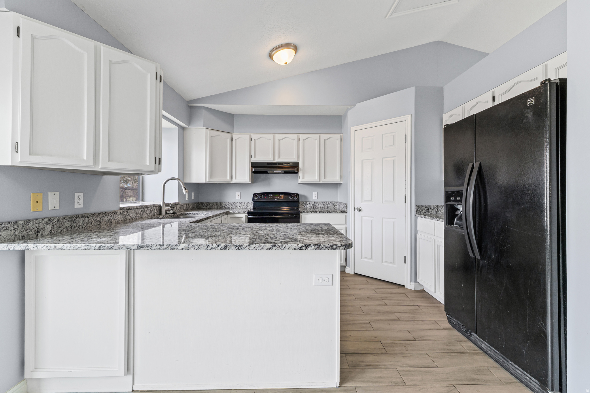 COUNTRY CLUB - Residential