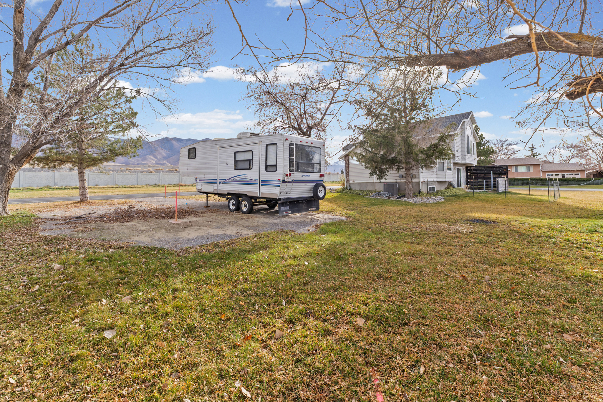 COUNTRY CLUB - Residential