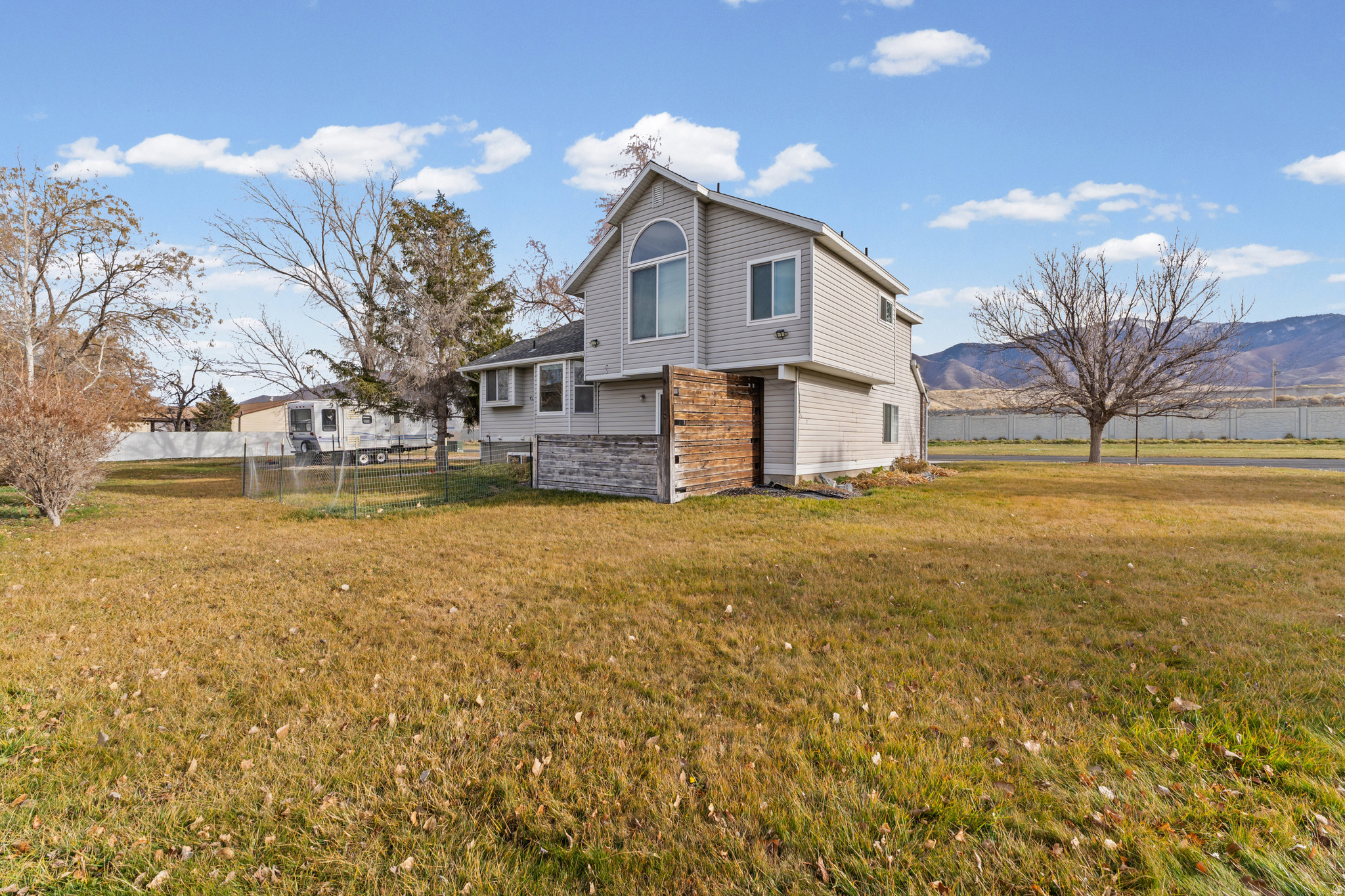 COUNTRY CLUB - Residential