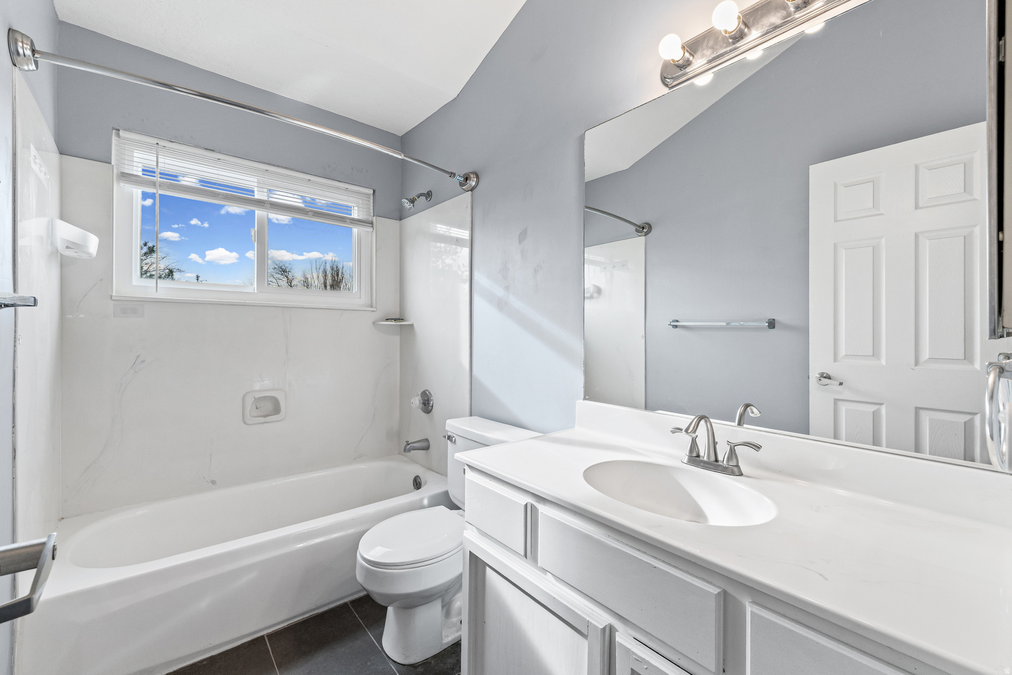 COUNTRY CLUB - Residential