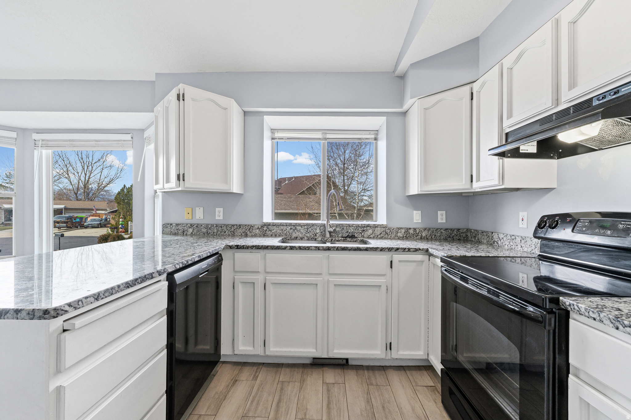 COUNTRY CLUB - Residential