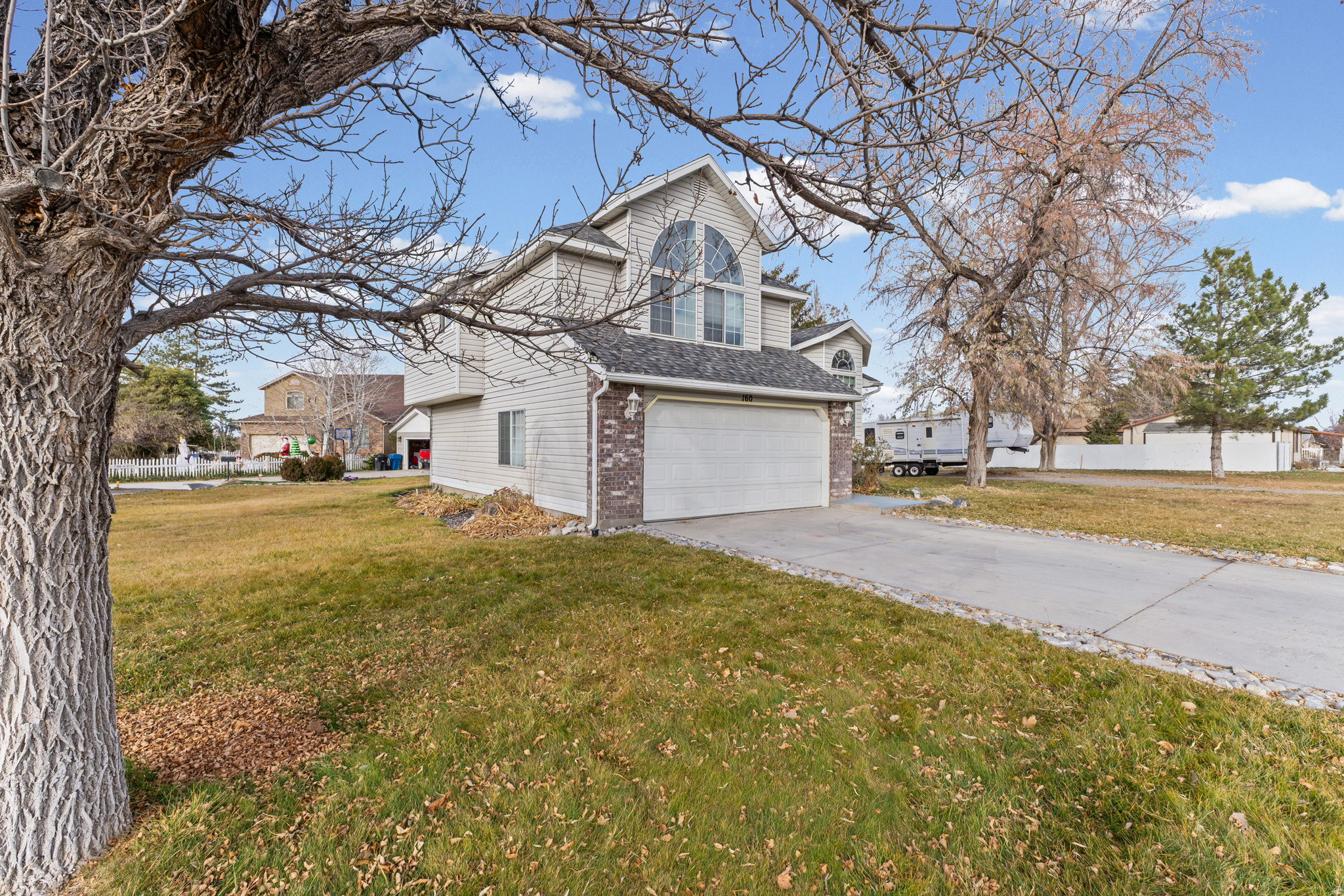 COUNTRY CLUB - Residential