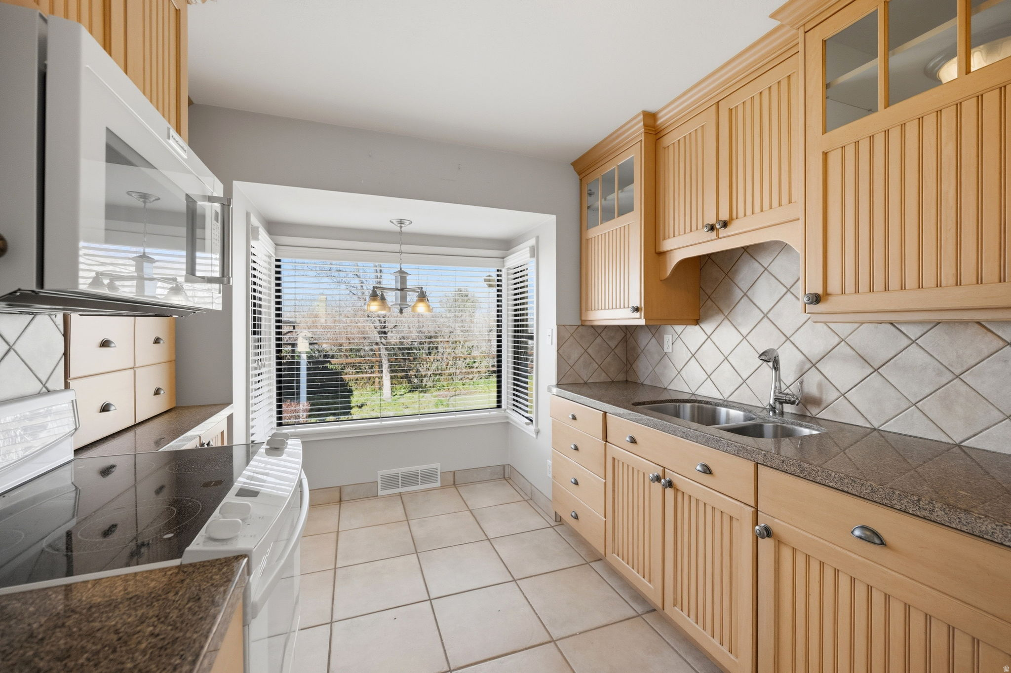 COUNTRY CLUB HEIGHTS - Residential