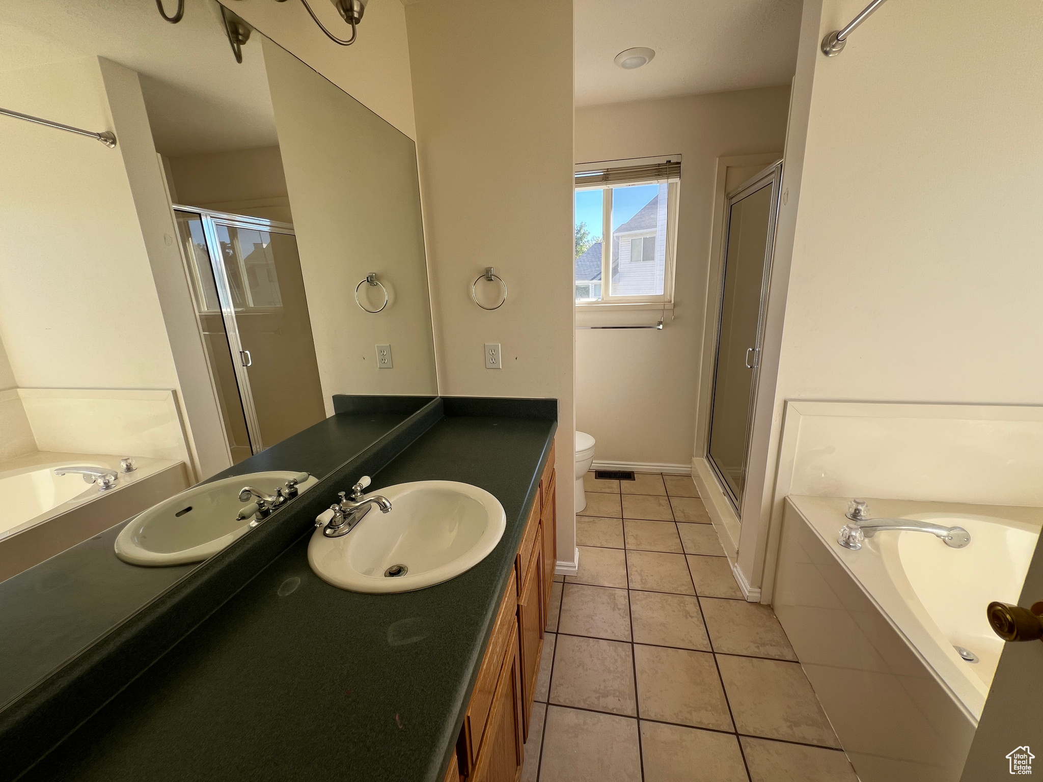 AMERWOOD VILLAGE - Residential