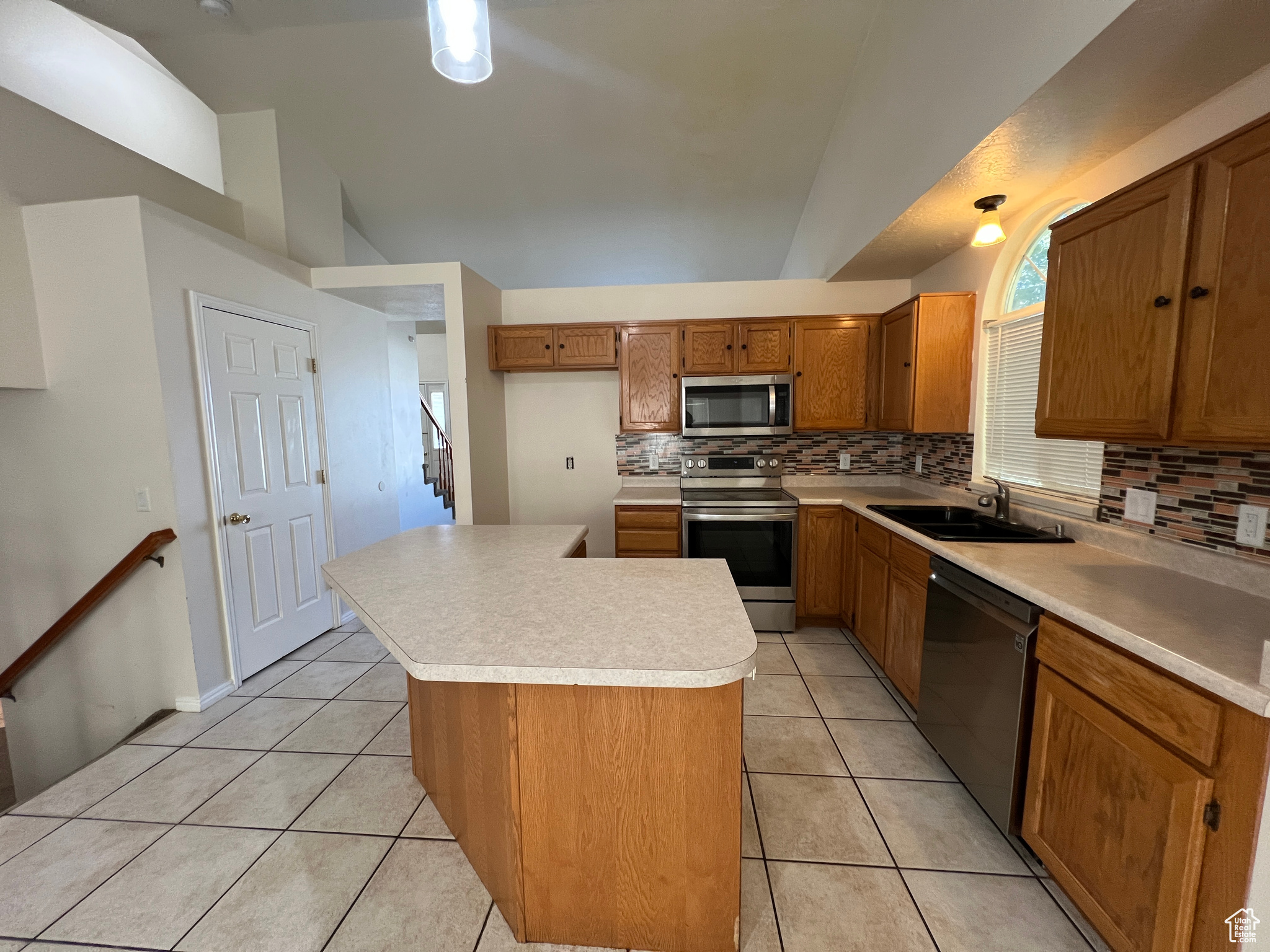 AMERWOOD VILLAGE - Residential