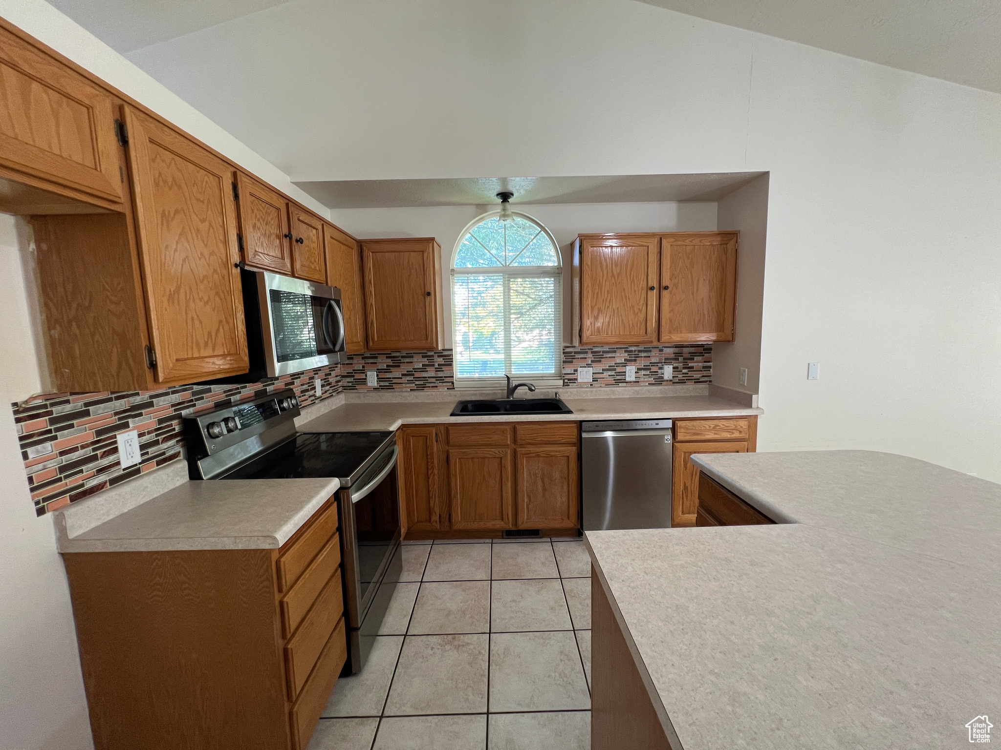 AMERWOOD VILLAGE - Residential