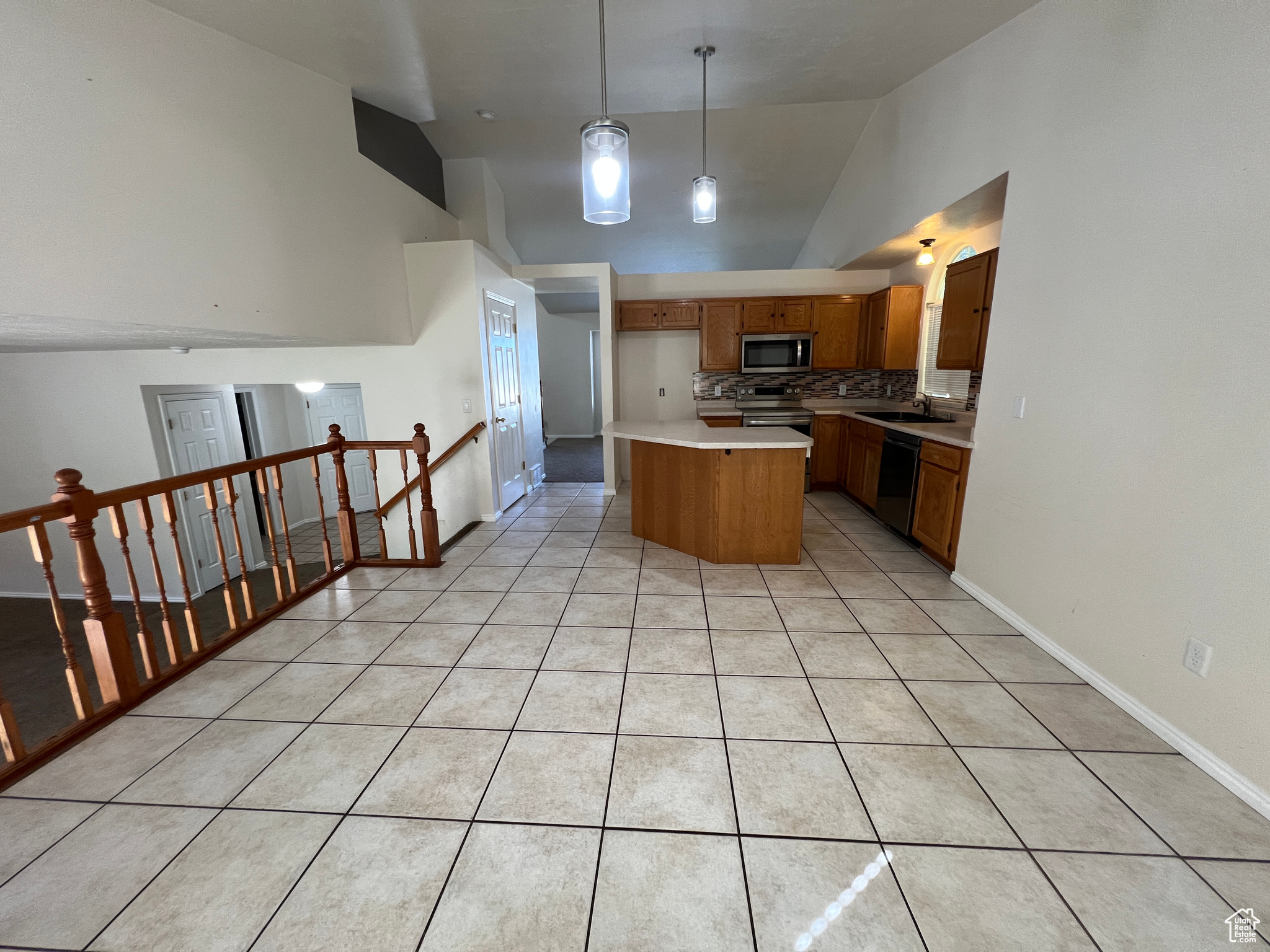 AMERWOOD VILLAGE - Residential