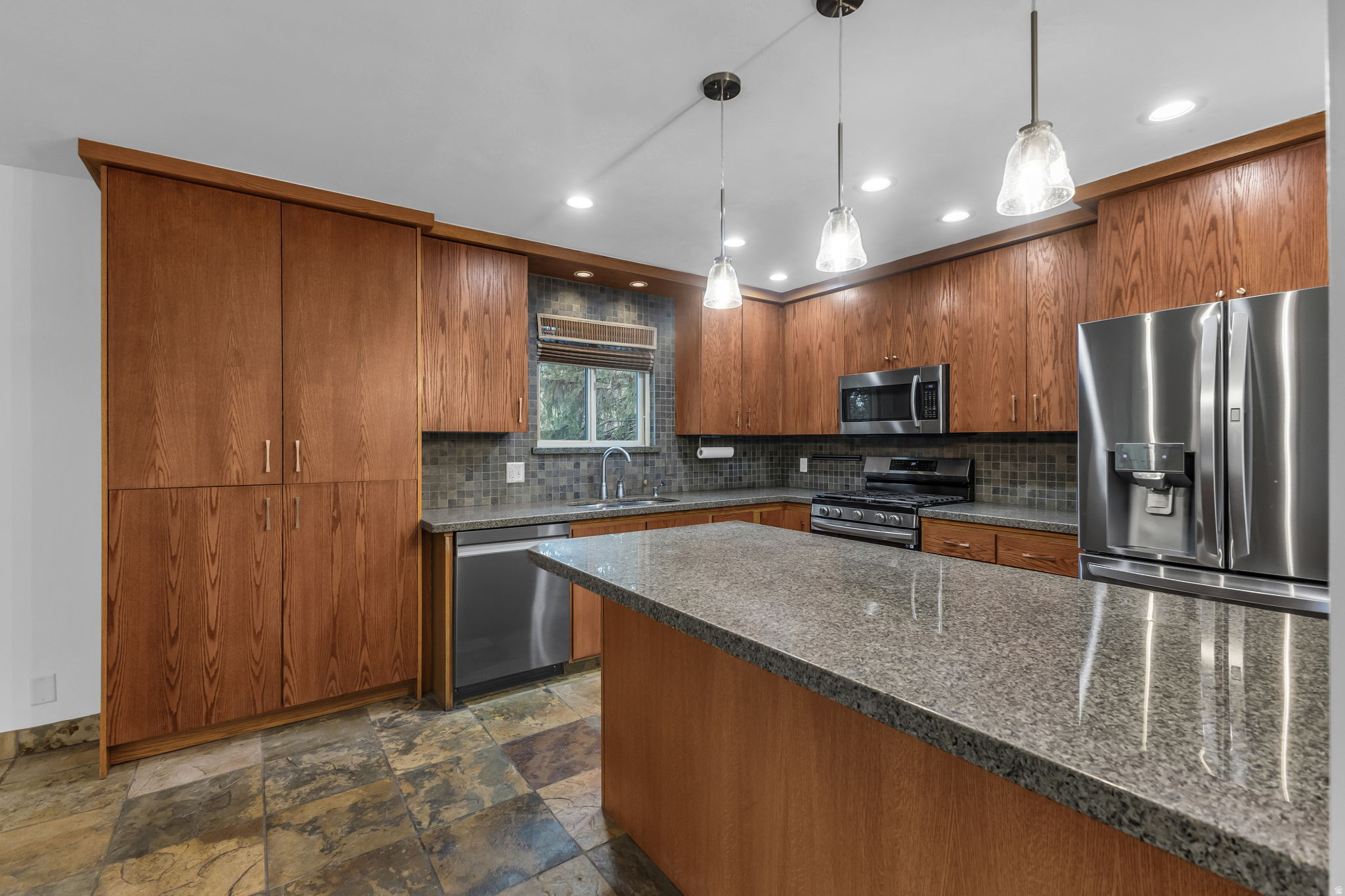 MAJESTIC CAN - Residential