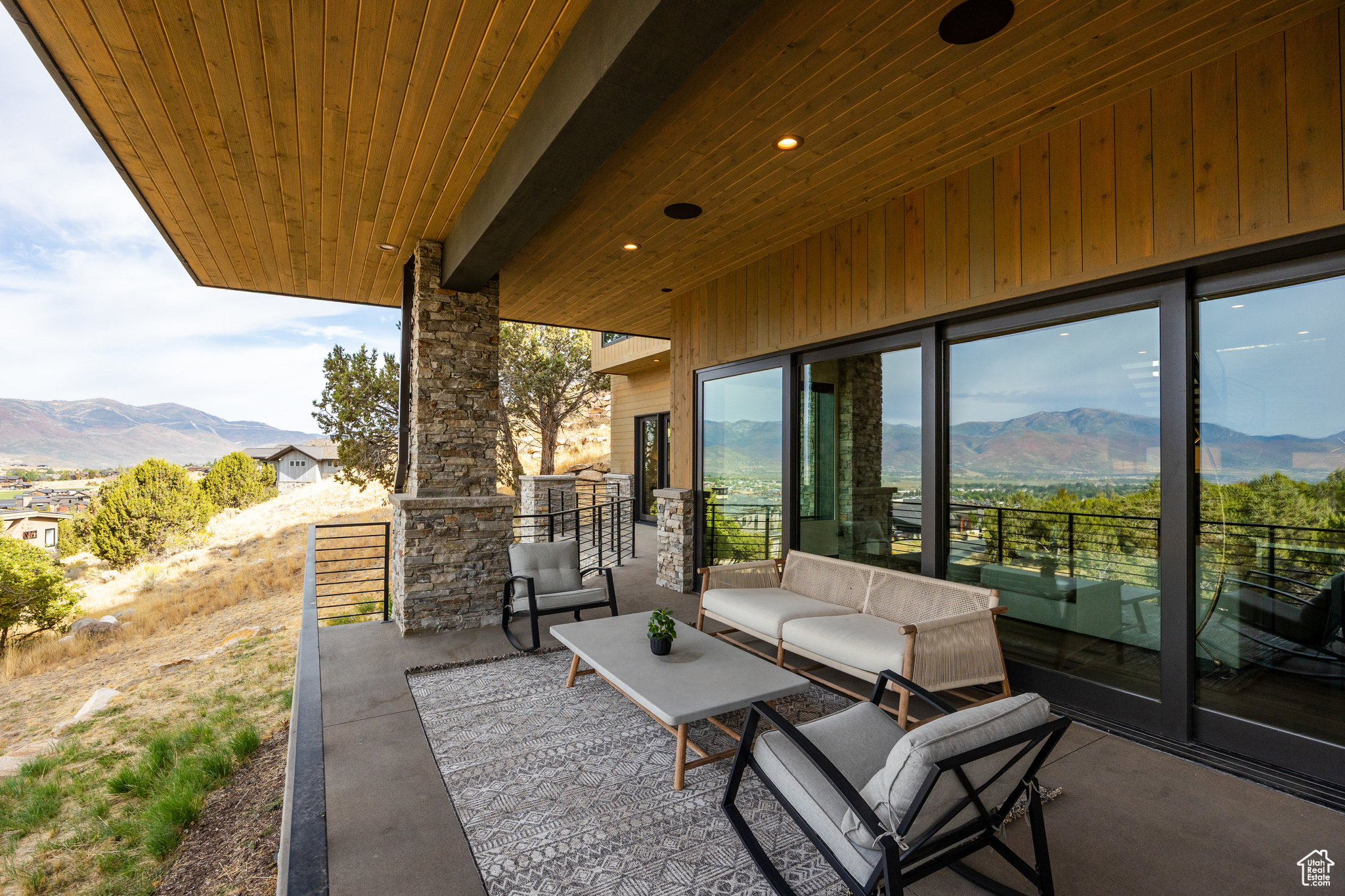 RED LEDGES - Residential