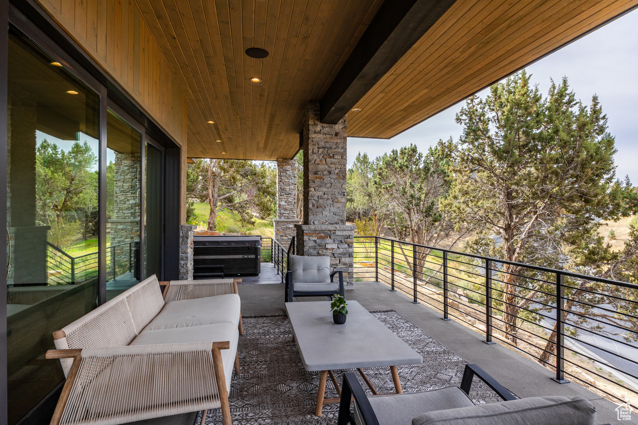 RED LEDGES - Residential