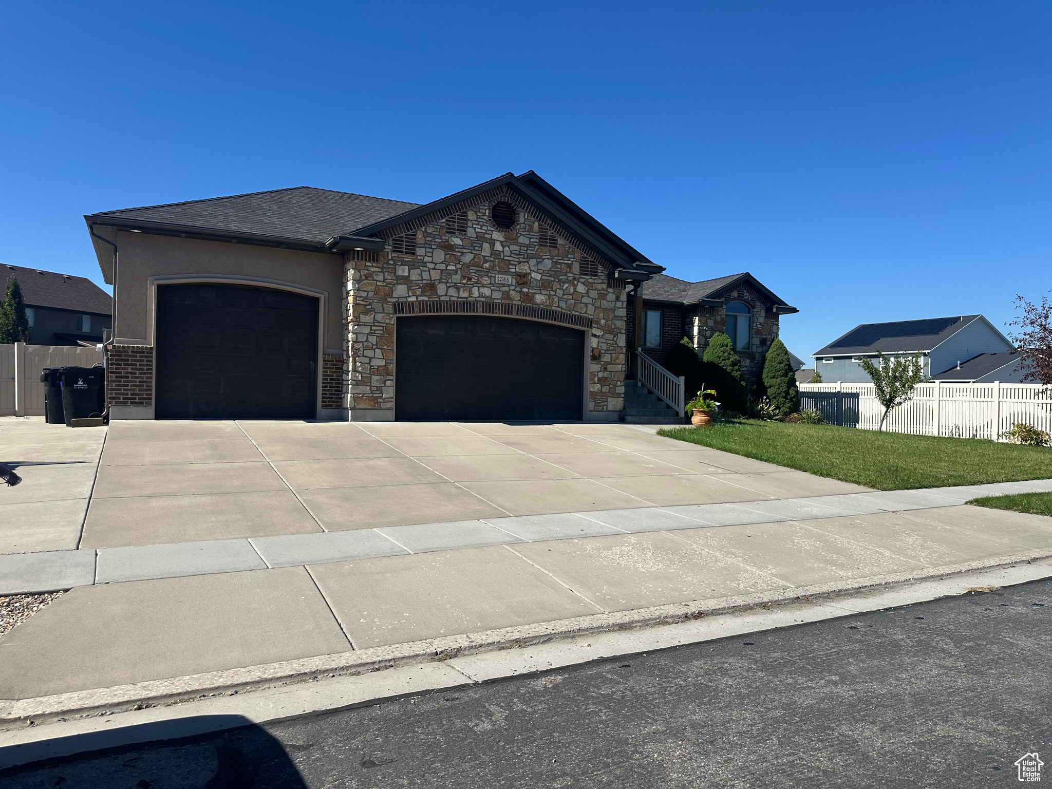 BRIDGEWAY ISLAND - Residential