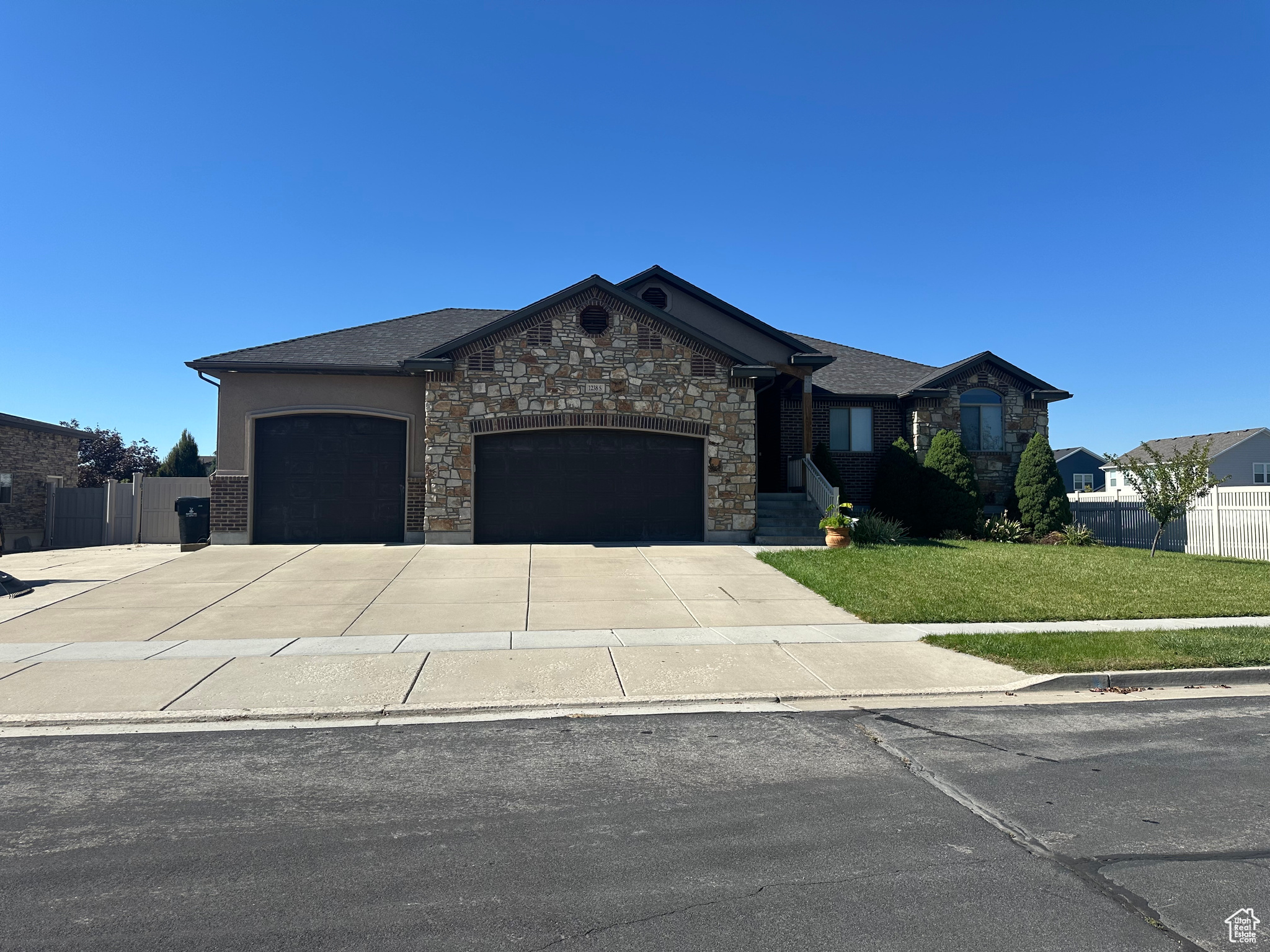 BRIDGEWAY ISLAND - Residential