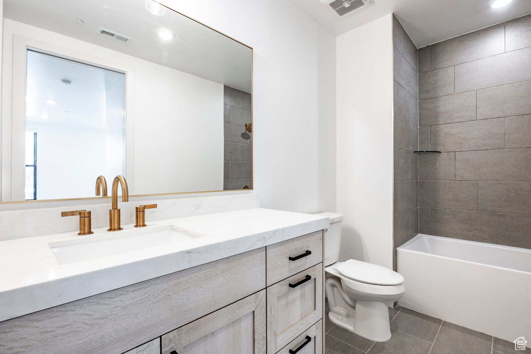 APOLLO SQUARE - Residential