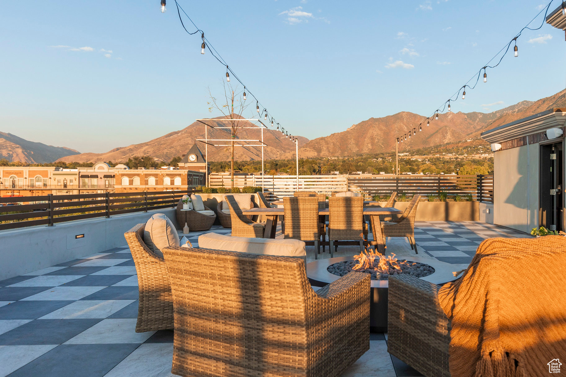 APOLLO SQUARE - Residential