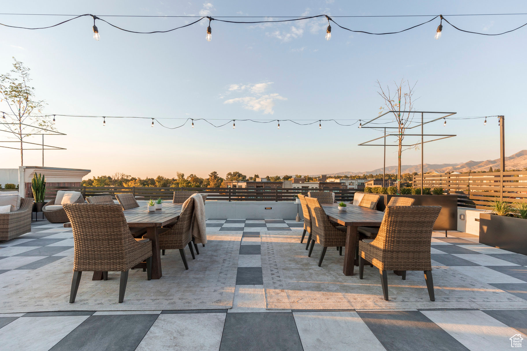 APOLLO SQUARE - Residential