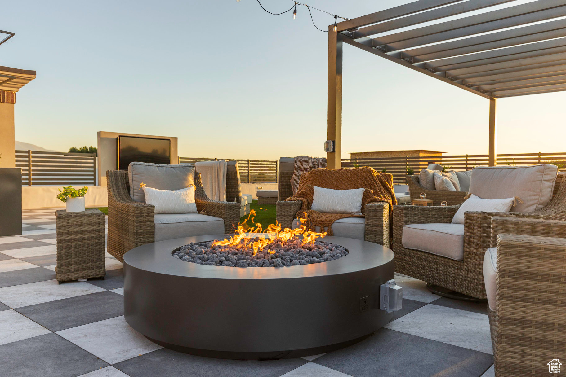 APOLLO SQUARE - Residential