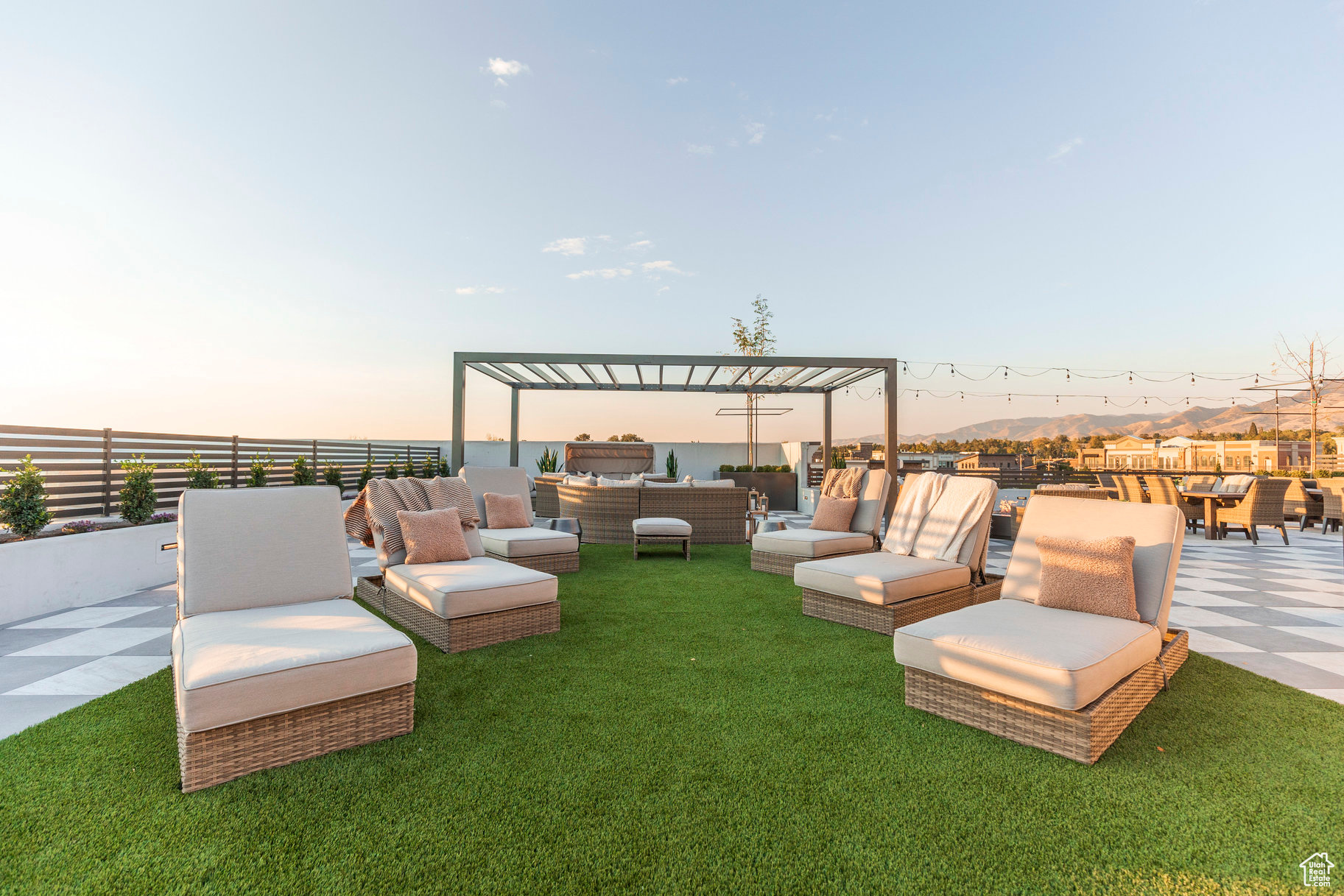 APOLLO SQUARE - Residential